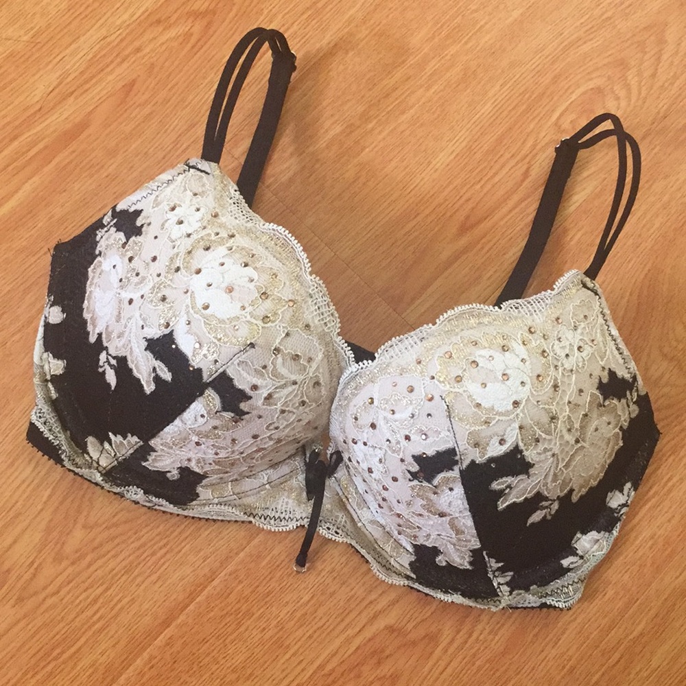 Victoria’s Secret Very Sexy push up bra